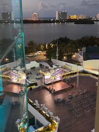 Show area but not very engaging