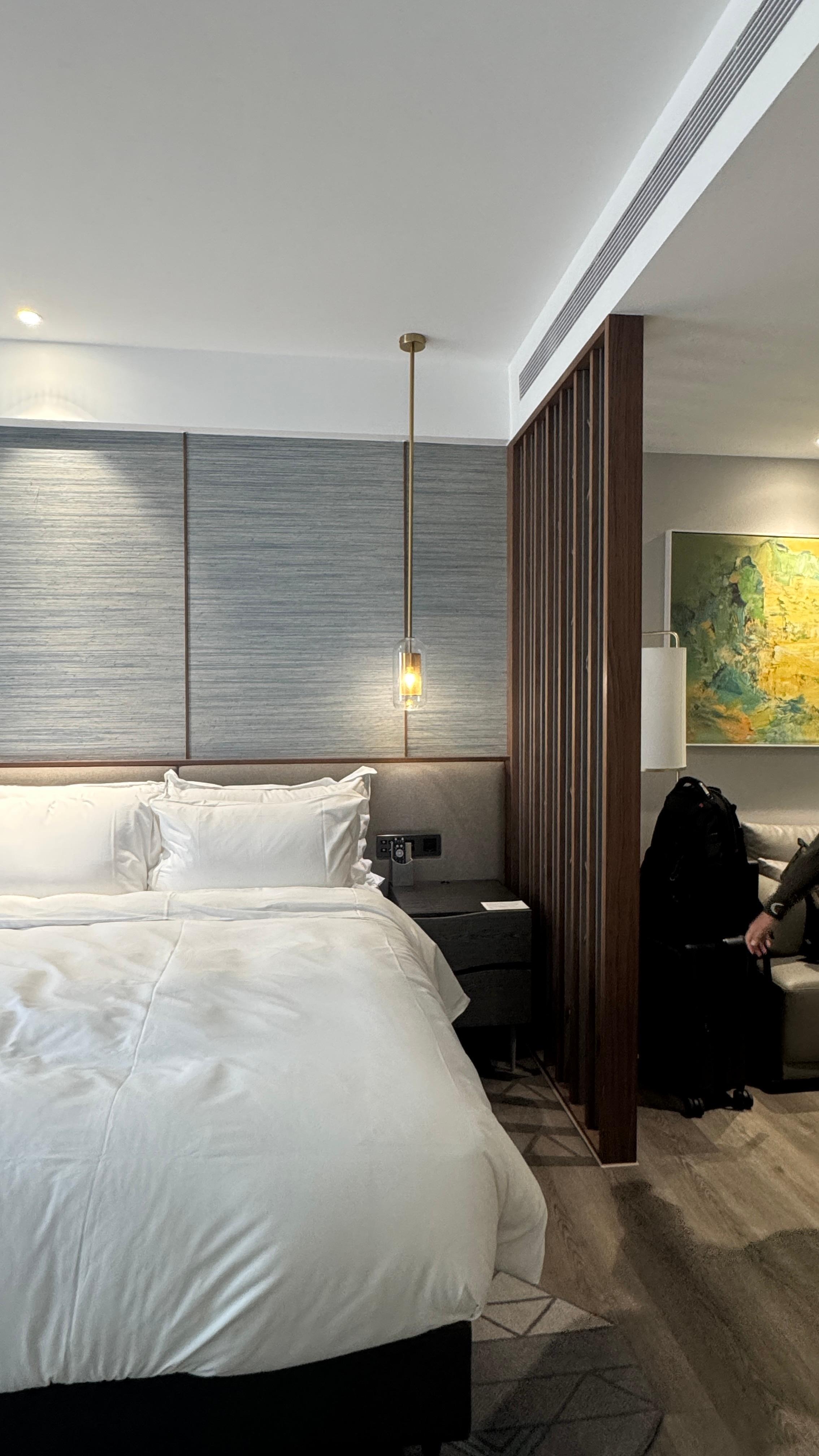 The room size was good and clean, but the lighting was poor, it didn’t seem to be thought designed. It felt blue, grey and cold, lack of welcoming warmth which was really unfortunate. The lighting design in the public areas were much better.