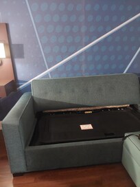 The sofa with no cushion