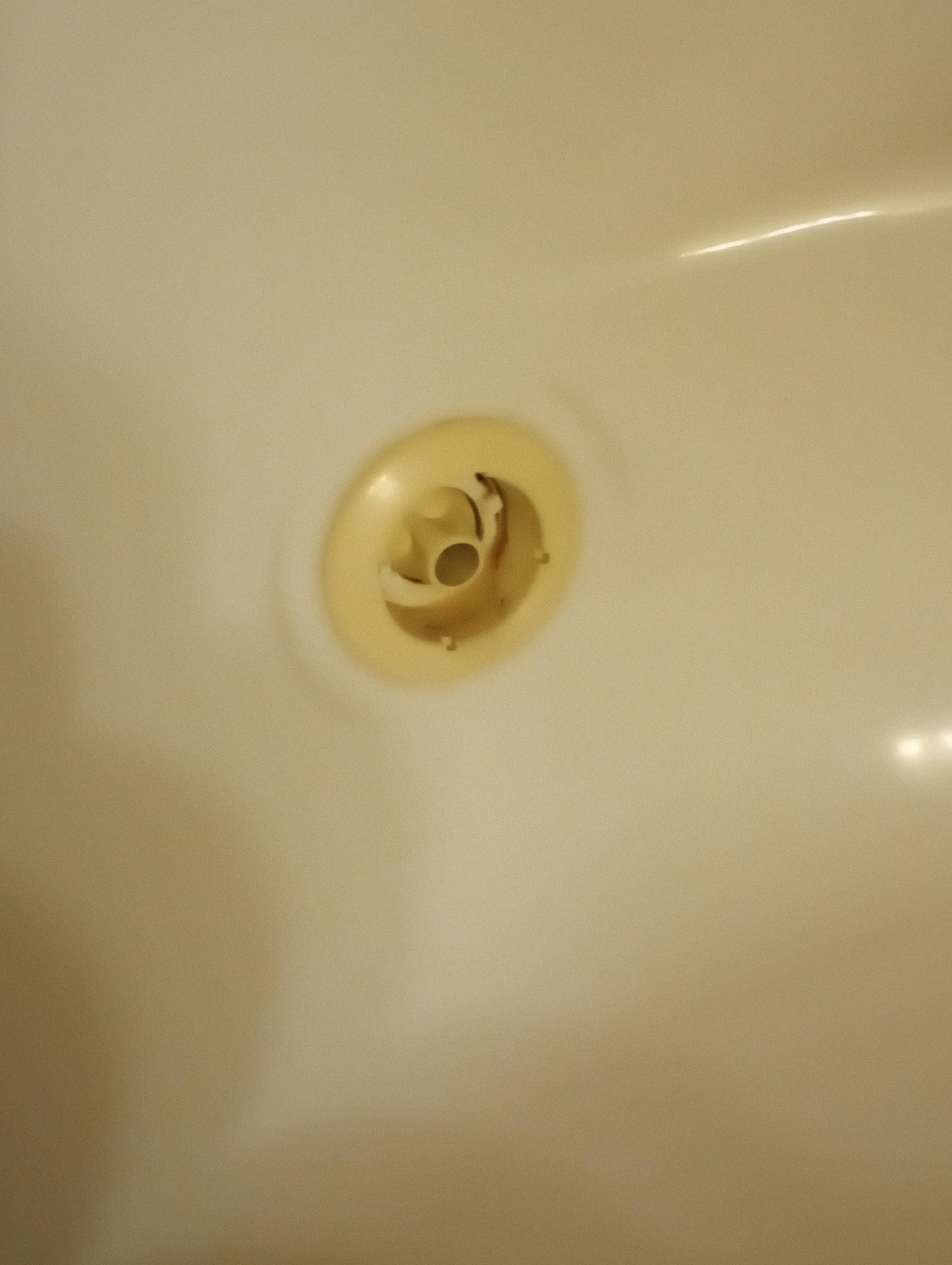 Jacuzzi bathtub was filthy, the faucet ran 