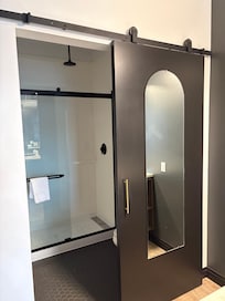 Trendy but impracticable barn door