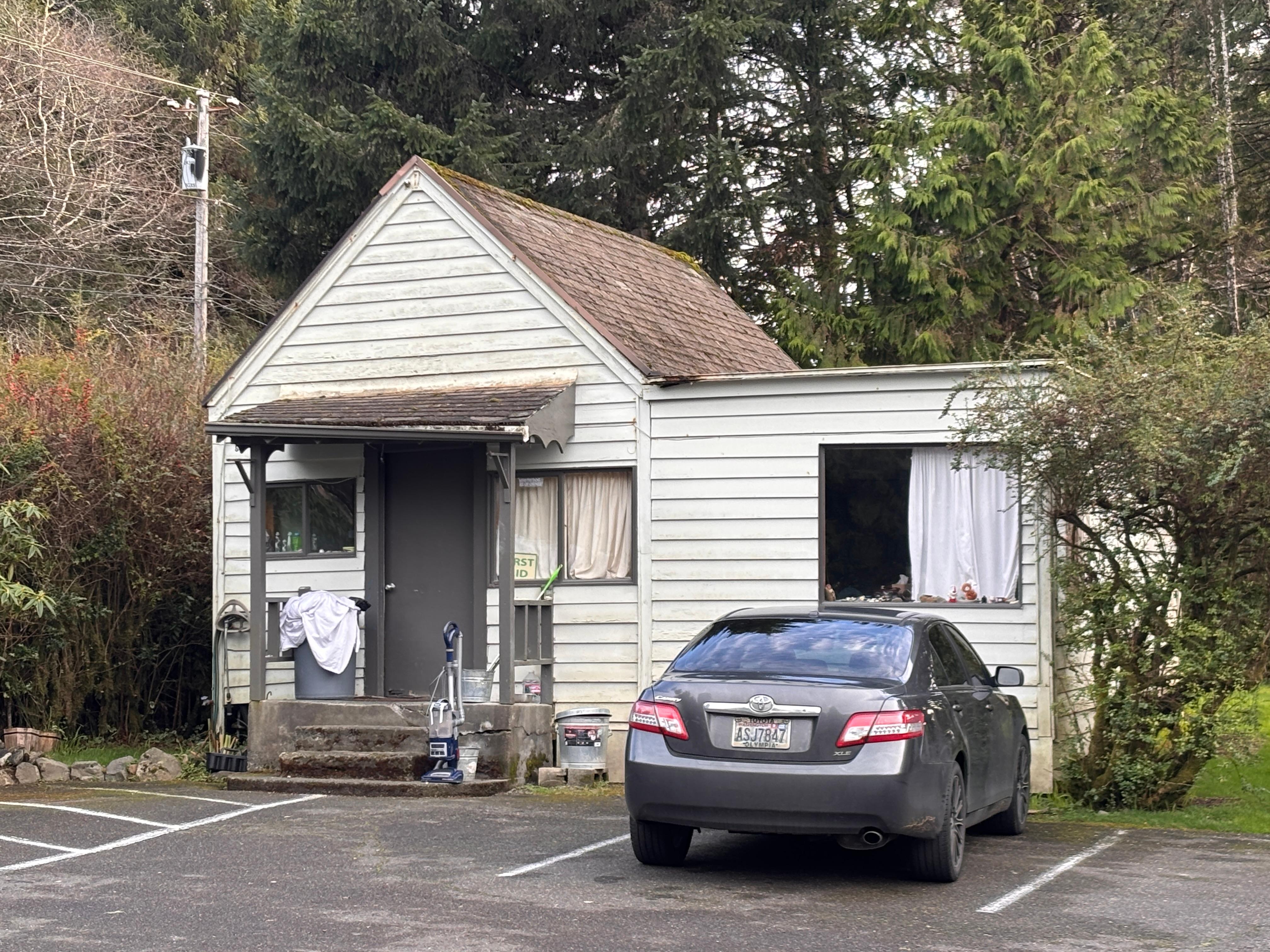 Several outbuildings dilapidated and appeared to be occupied by staff. 