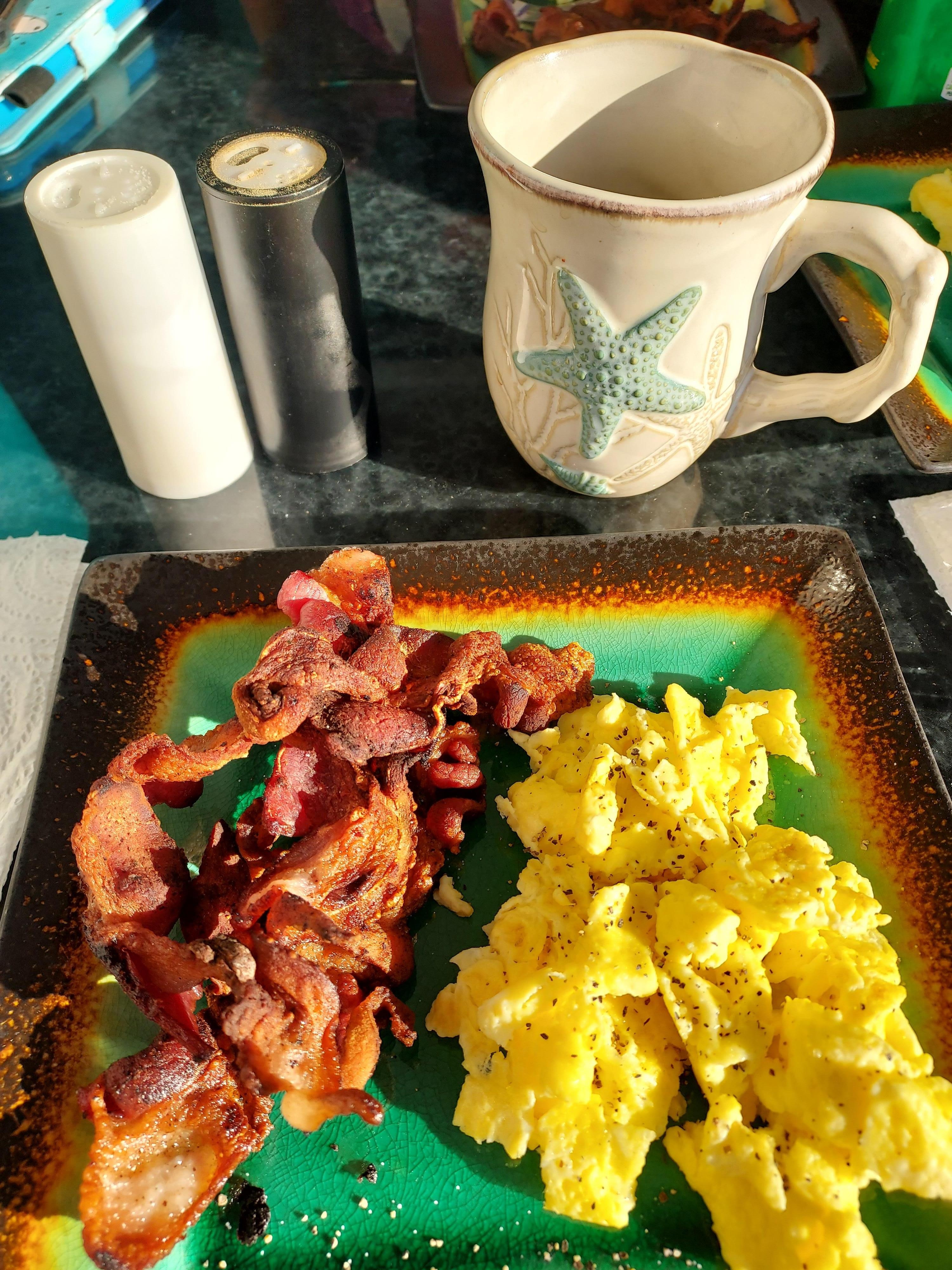 Breakfast on the balcony, served on beautiful dishes provided by the fantastic host.