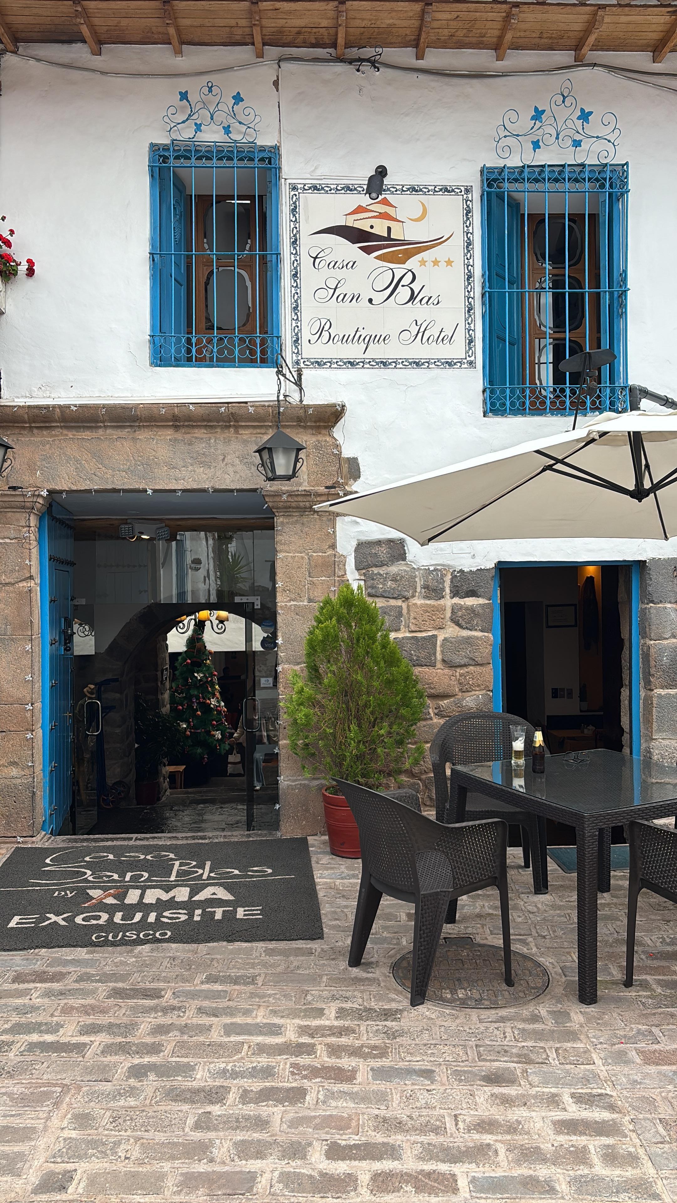 Muy agradable entrada y tomarse una cerveza en la parte exterior, priceless! 