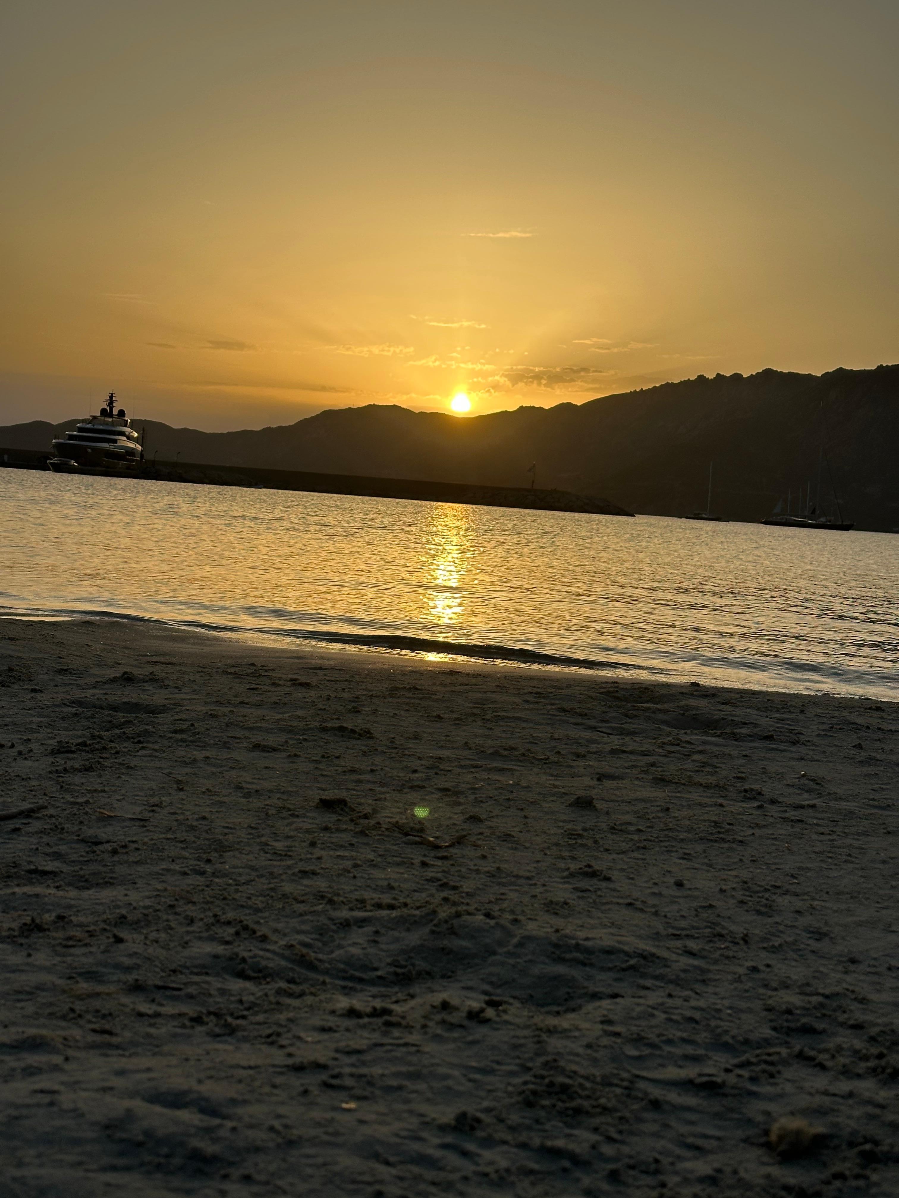 Coucher de soleil près du port.