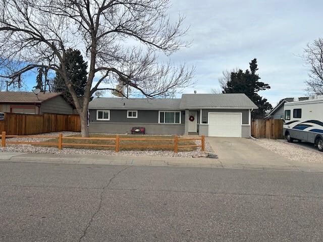 Front of the VRBO on the day we arrived, just as described...
