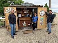 There’s a farm “store” 300 yards away to get fresh eggs and vegetables