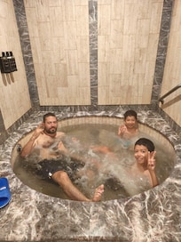 En el Jacuzzi del Hotel Exe Alameda Reforma