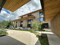 Entry way roundabout.