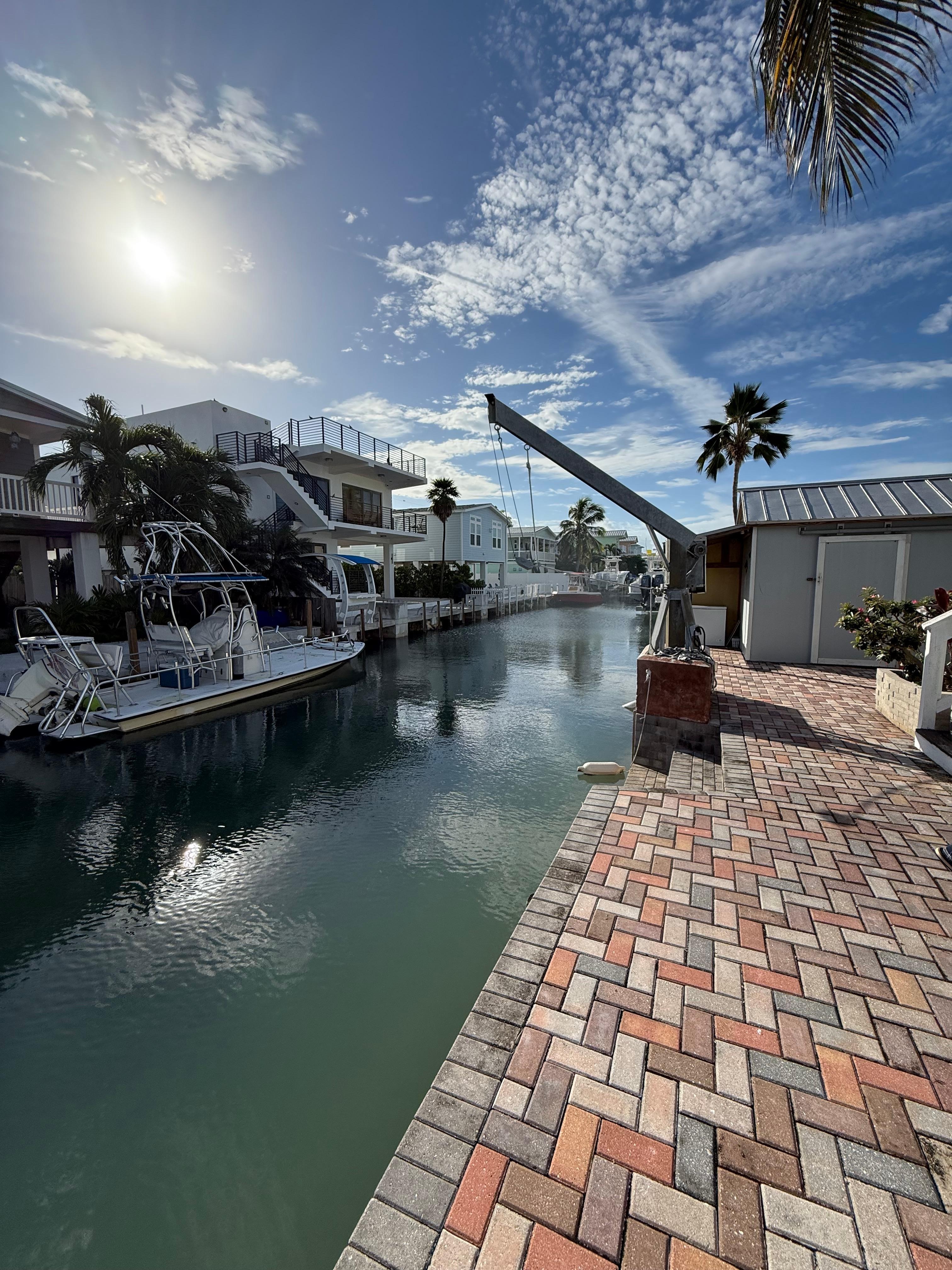 Great deck area for fishing 