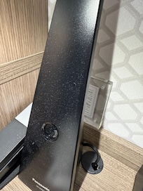 枱燈打開後滿是塵