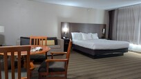 Big bed; air conditioning was perfect; plenty of space. In unit refrigerator/freezer & microwave. Elevator was appreciated.