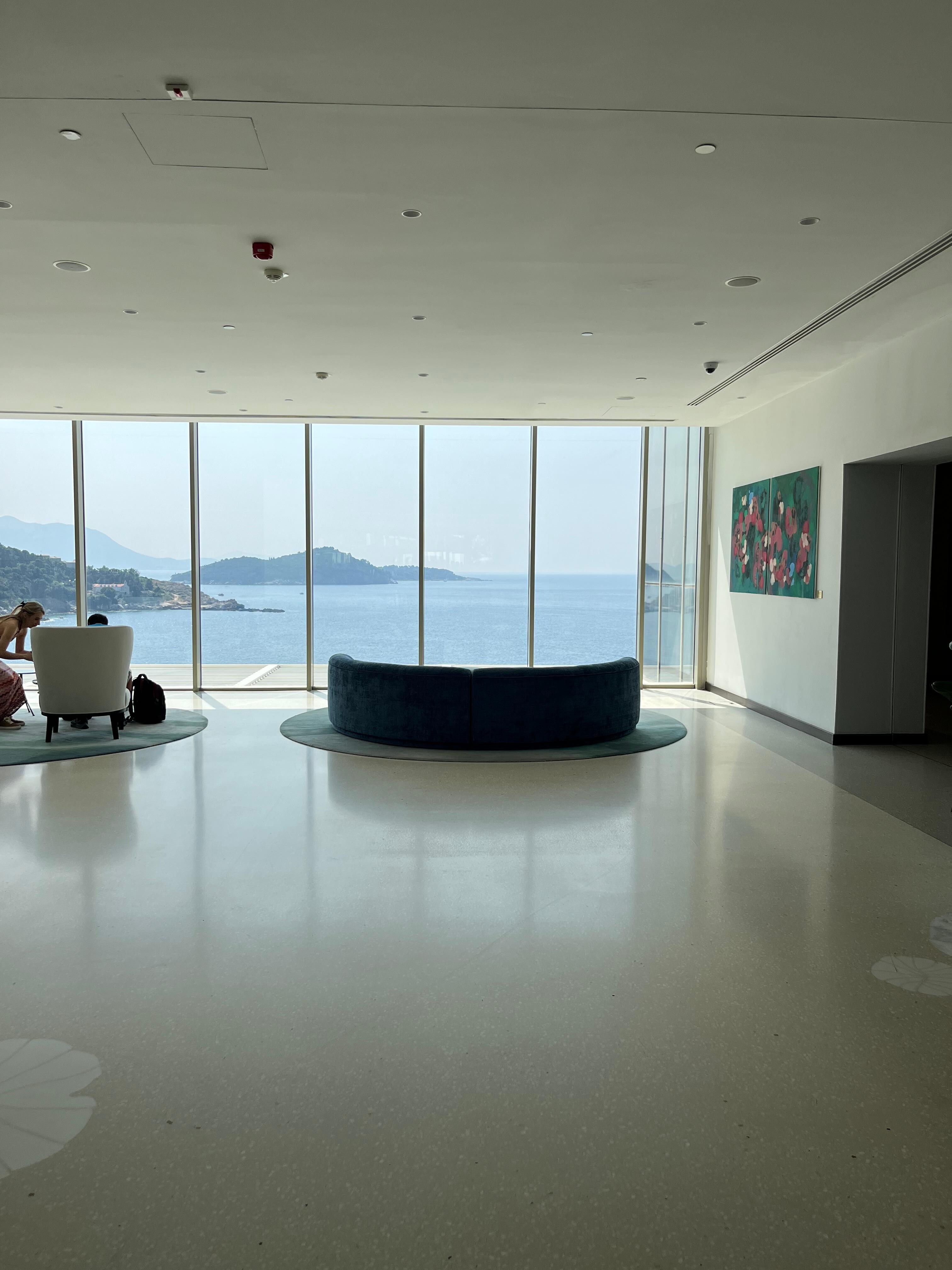 Main lobby and spectacular view 