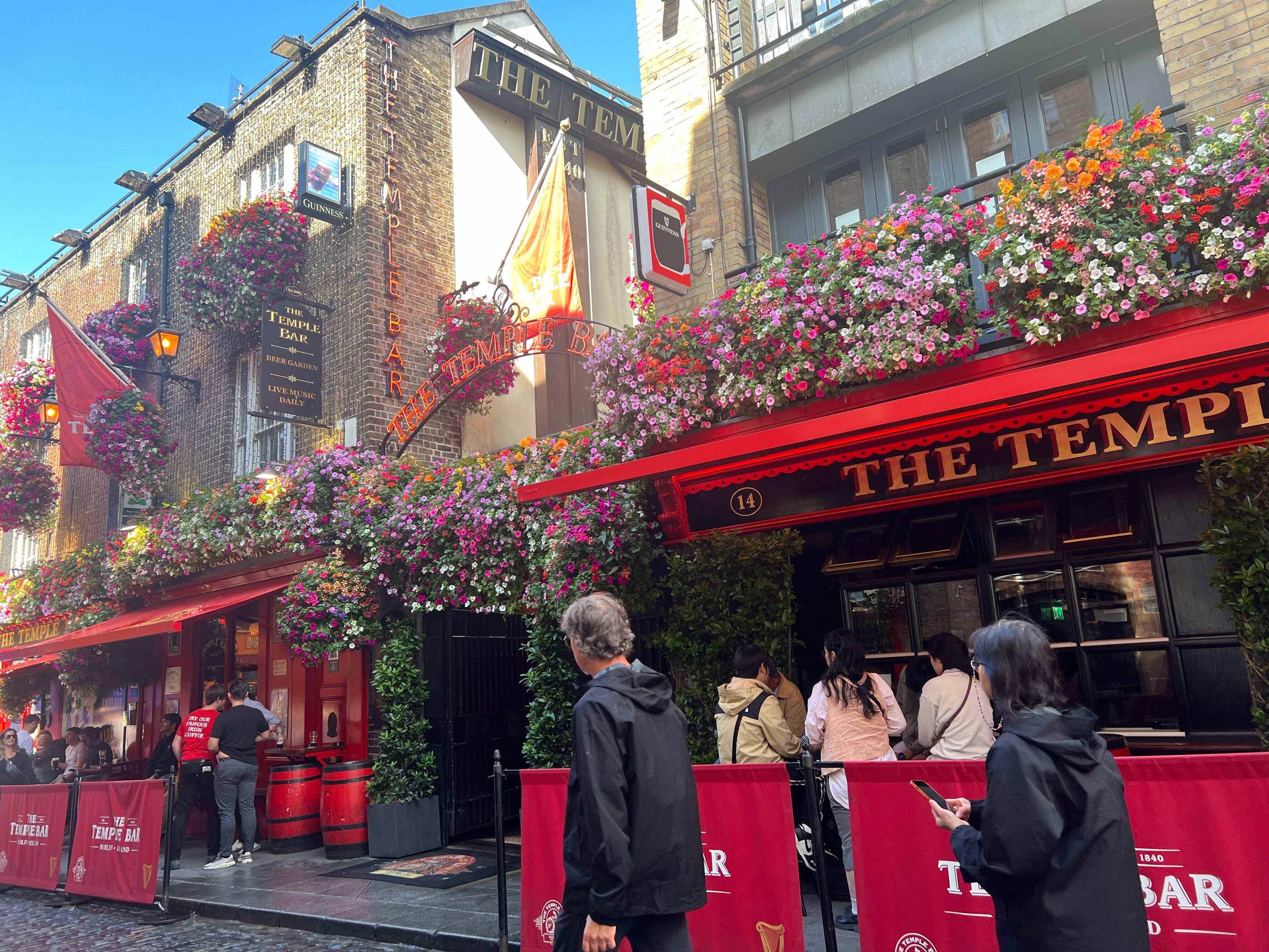 Temple Bar loaded in flowers 