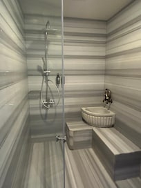 Bathroom with hammam