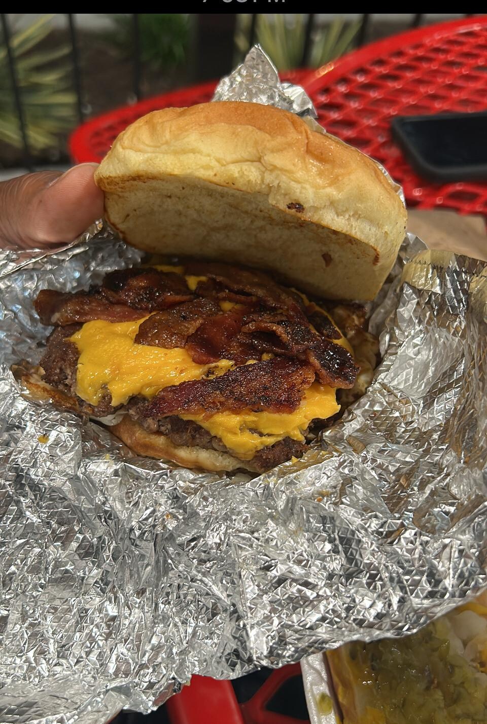 Island burger Navin Cheeseburger with fried egg