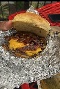 Island burger Navin Cheeseburger with fried egg