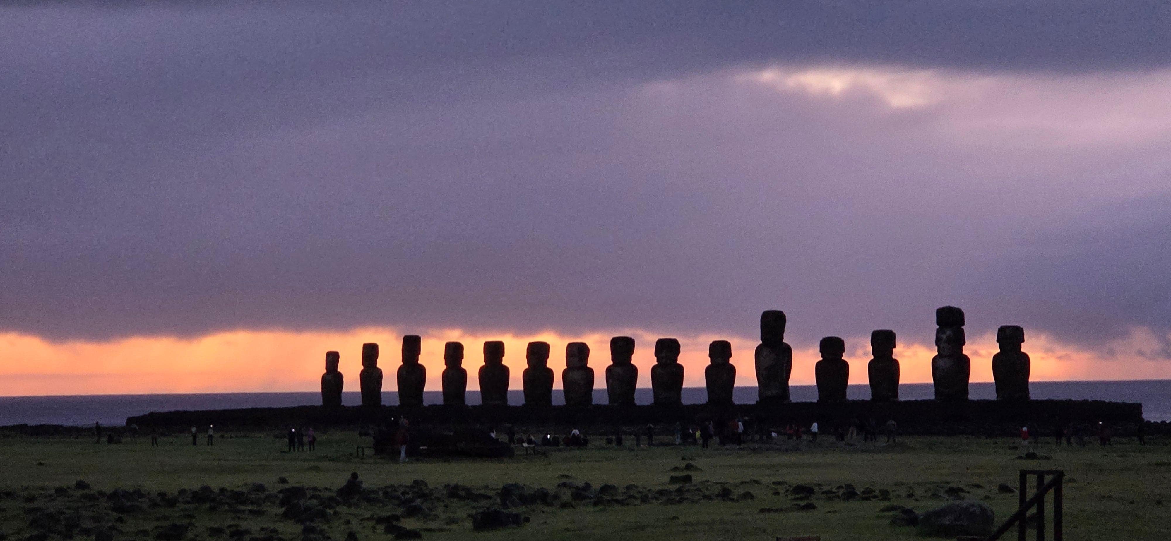 Nascer do sol em Tongariki 