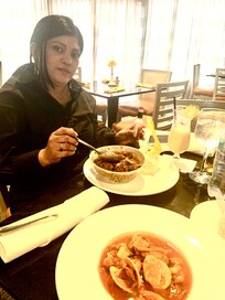 Chivo y sopa de mariscos excepcional!