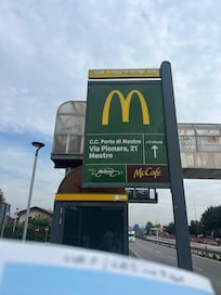 酒店门口的bus站