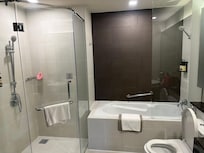 Bath tub