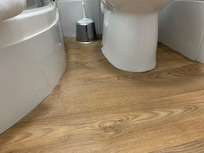 Floating floor design in the cupboard-bathroom: fragrant!