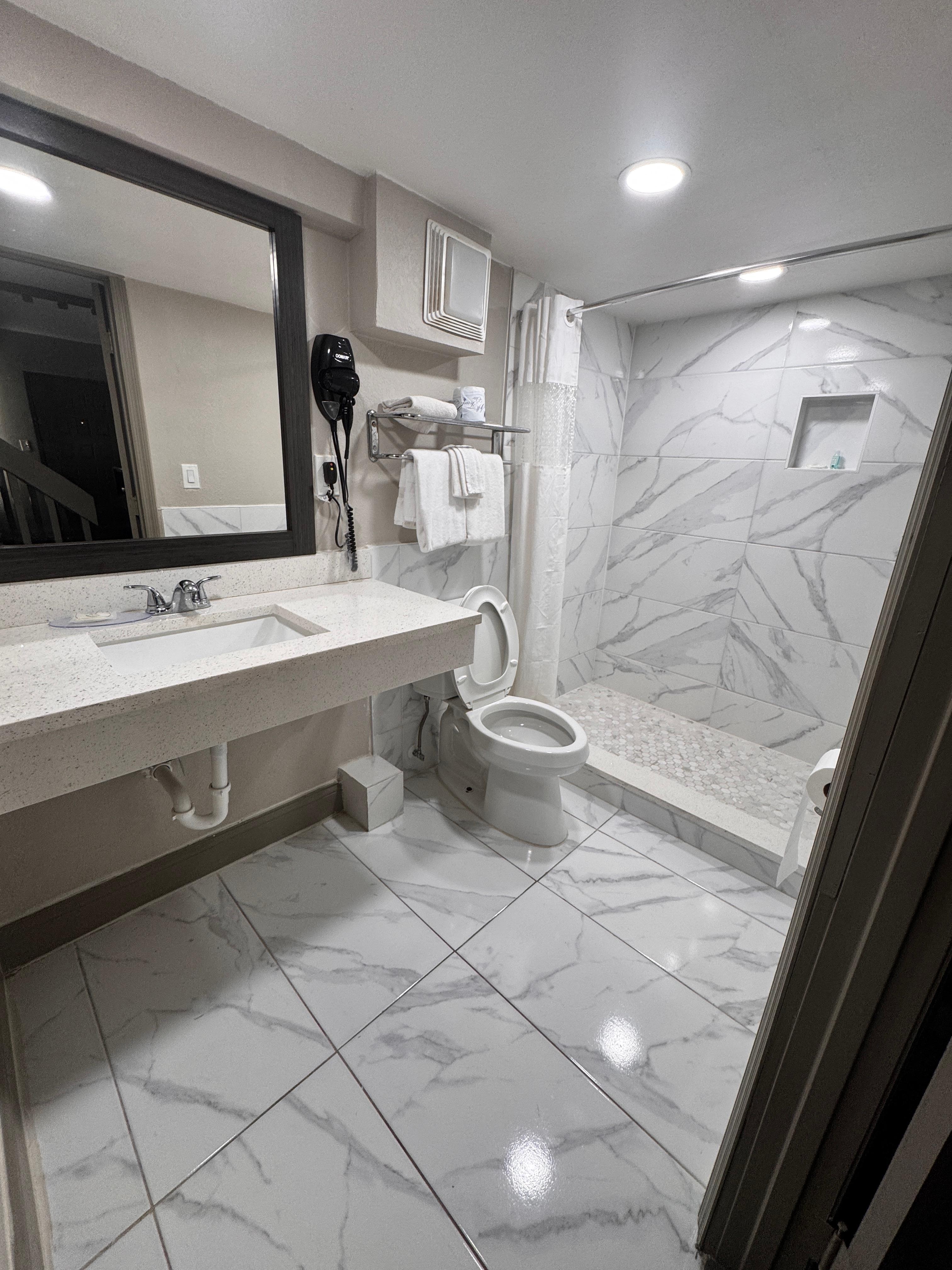 A few extra towels would be nice. Toilet seat was cracked on this one in two different places. 