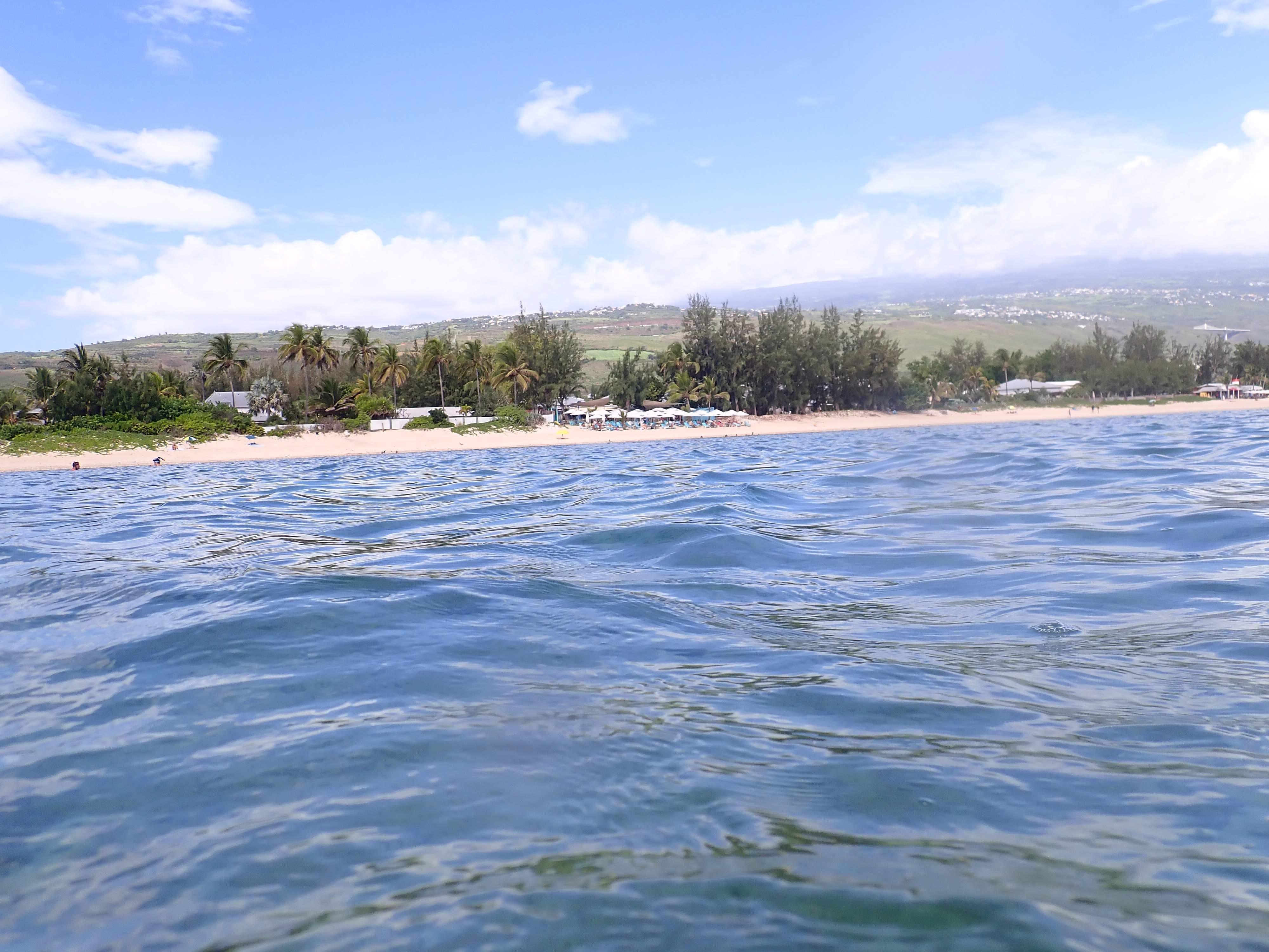 Plage La Saline vue du lagon