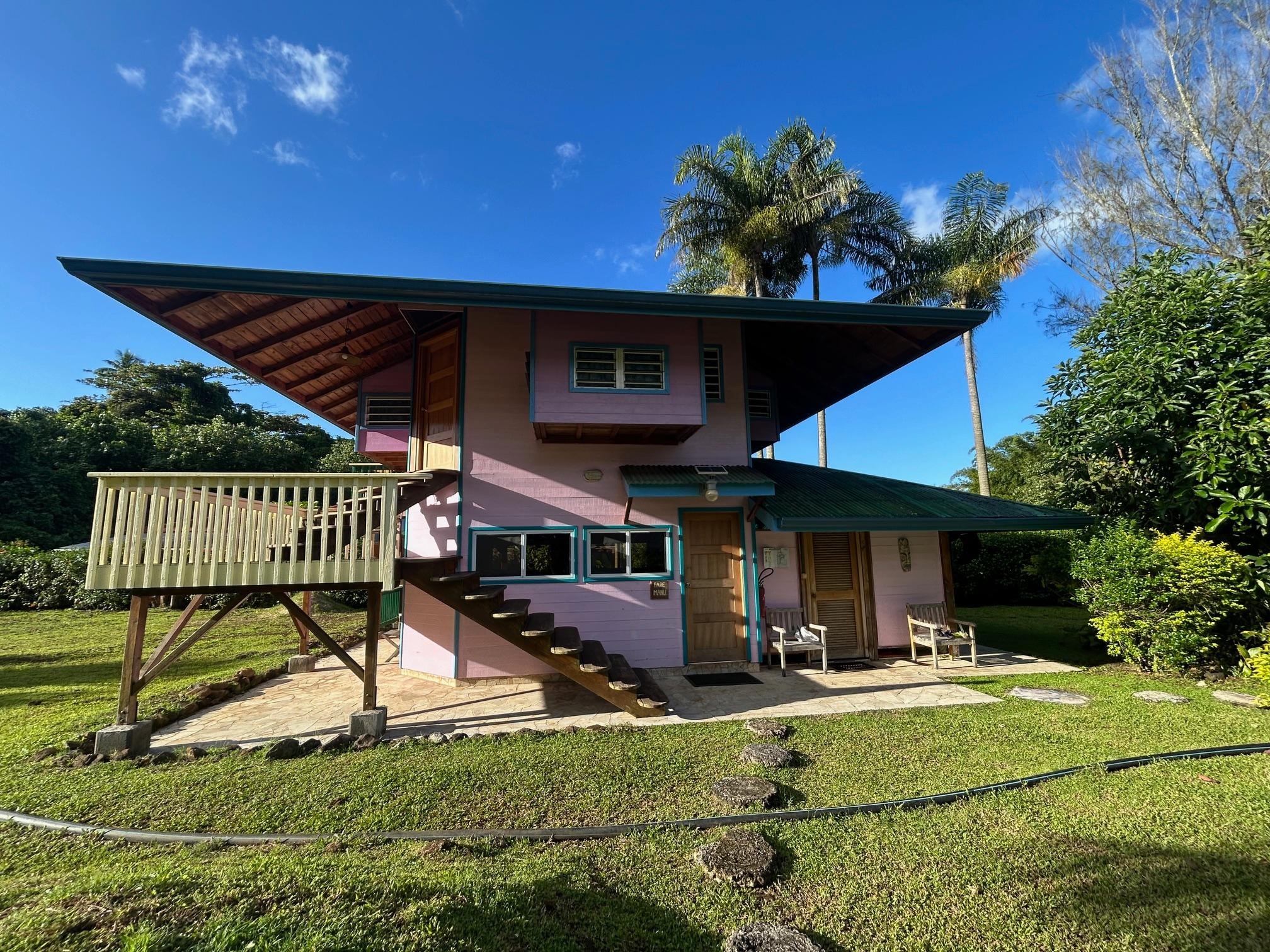 house exterior with plenty of outside lounging options