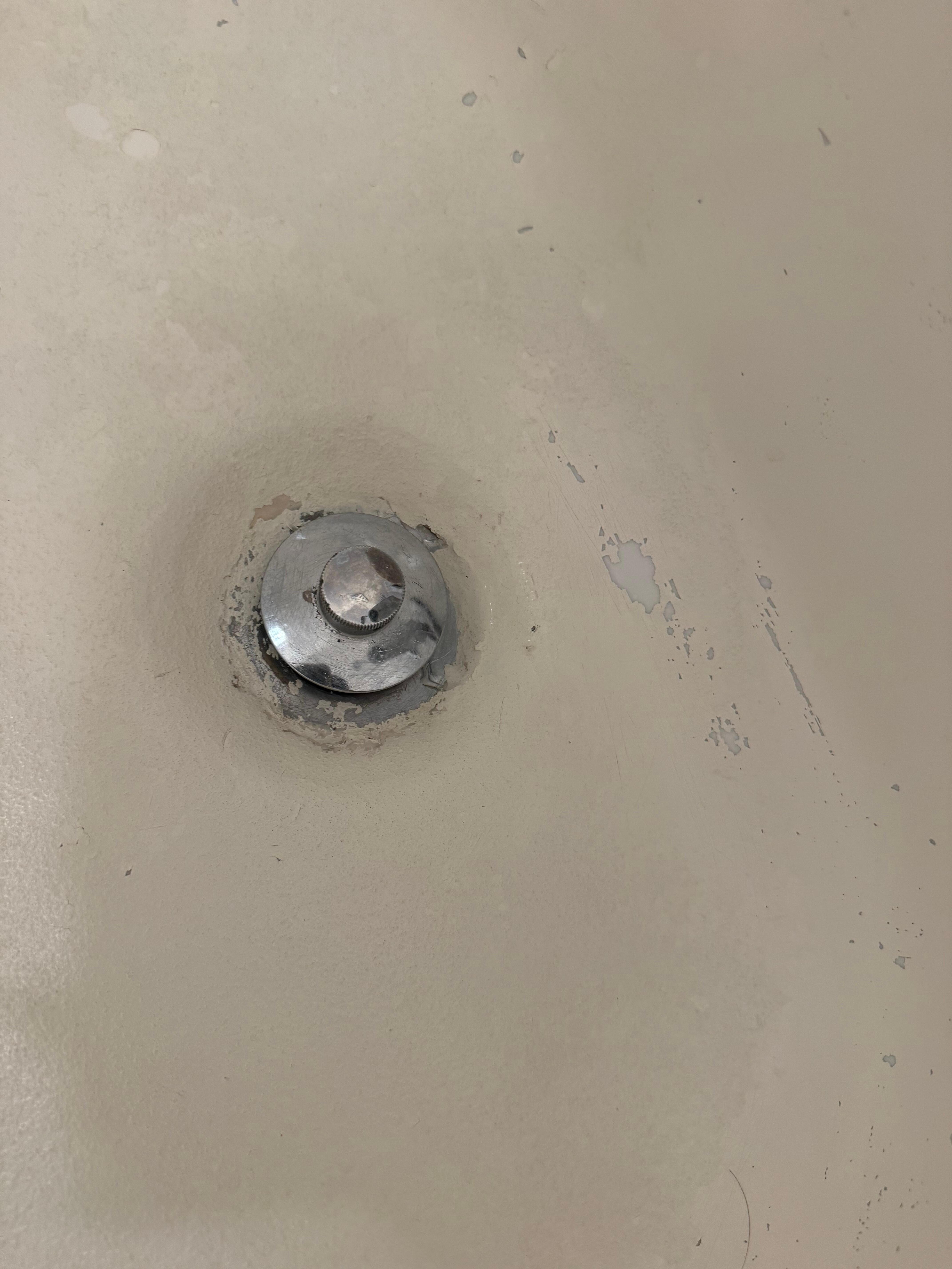 Peeling bathtub 