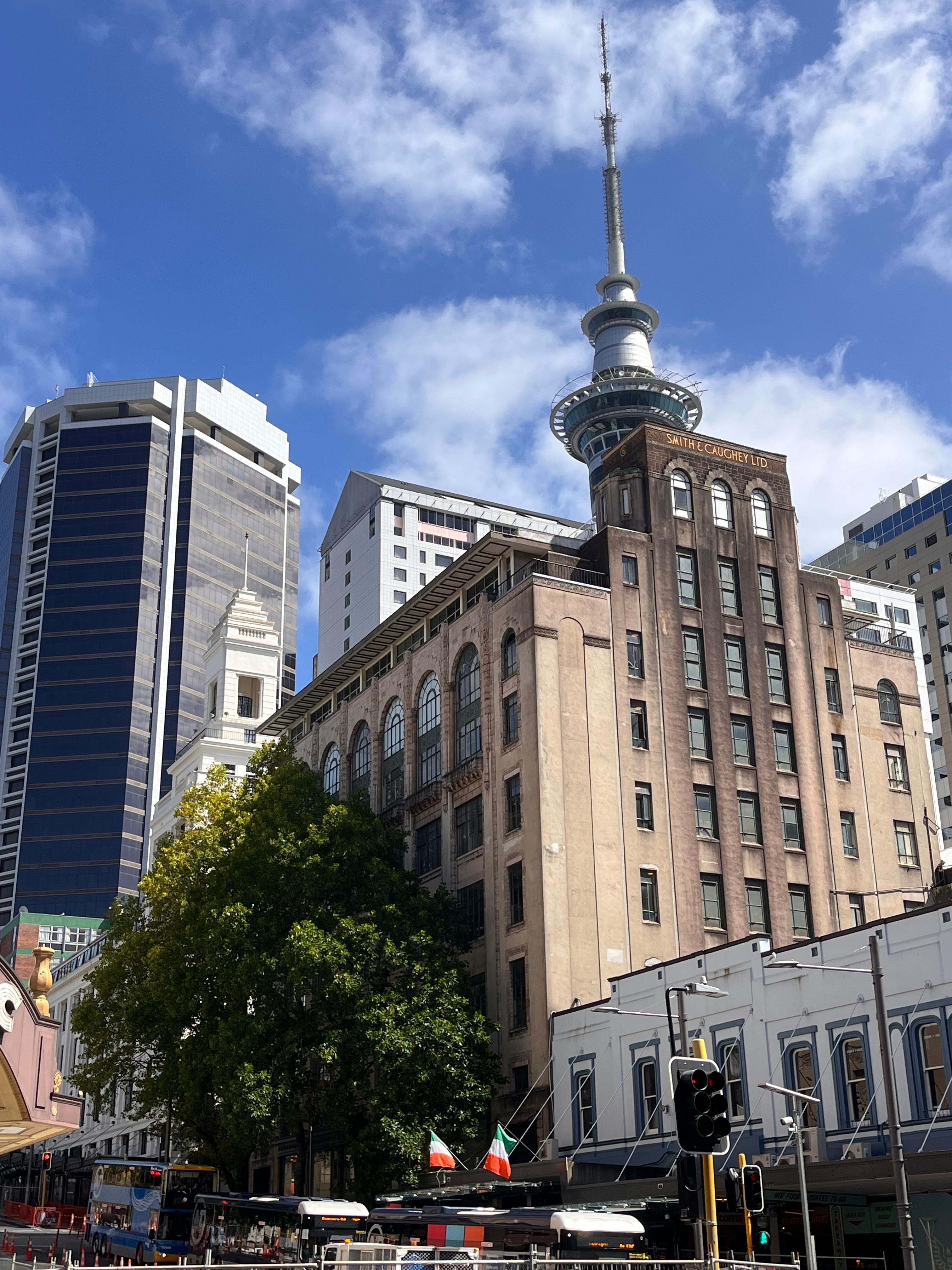 Queens Street er en fed gade, med shopping og spise muligheder