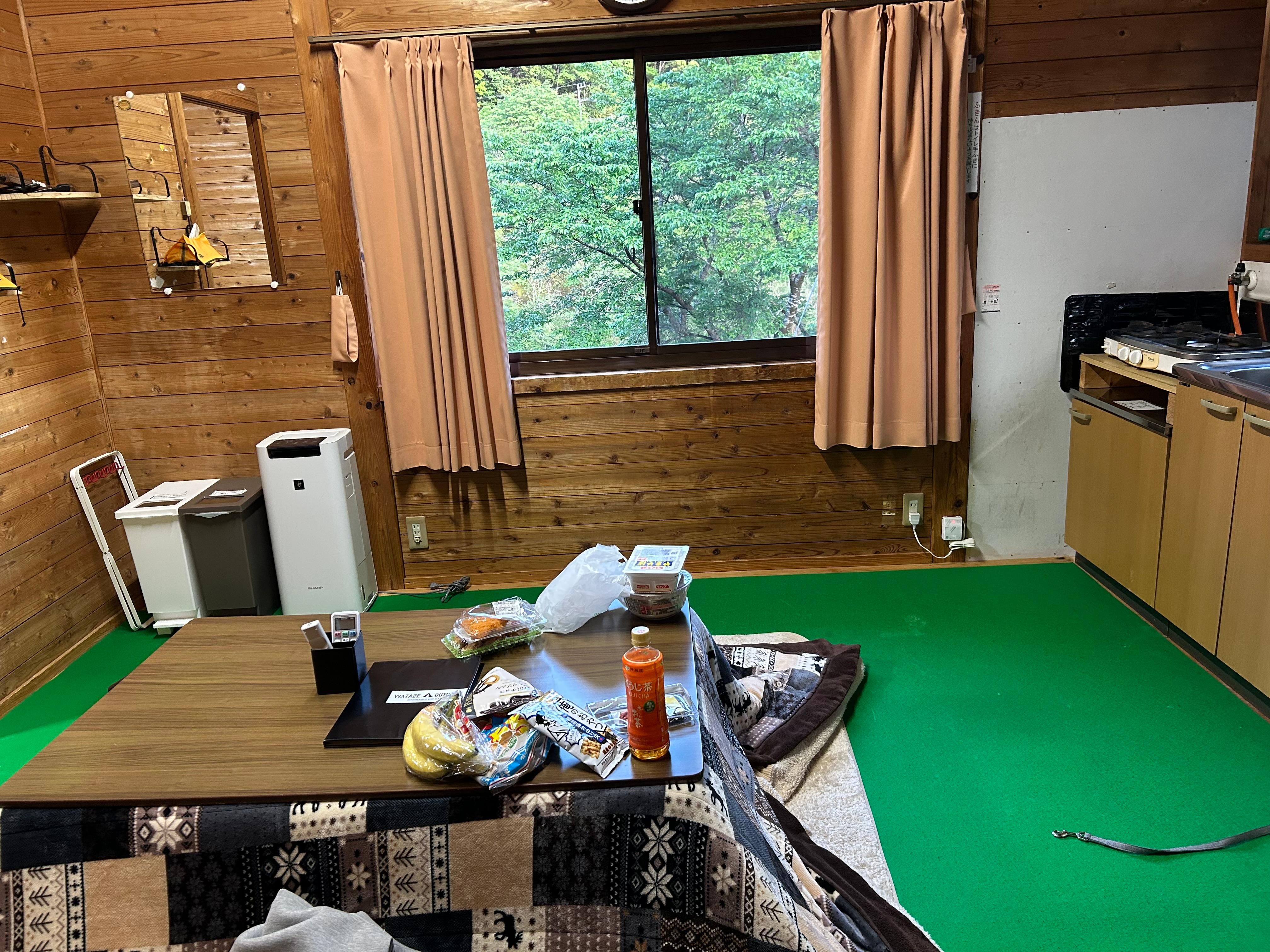 玄関開けてすぐリビング&キッチン