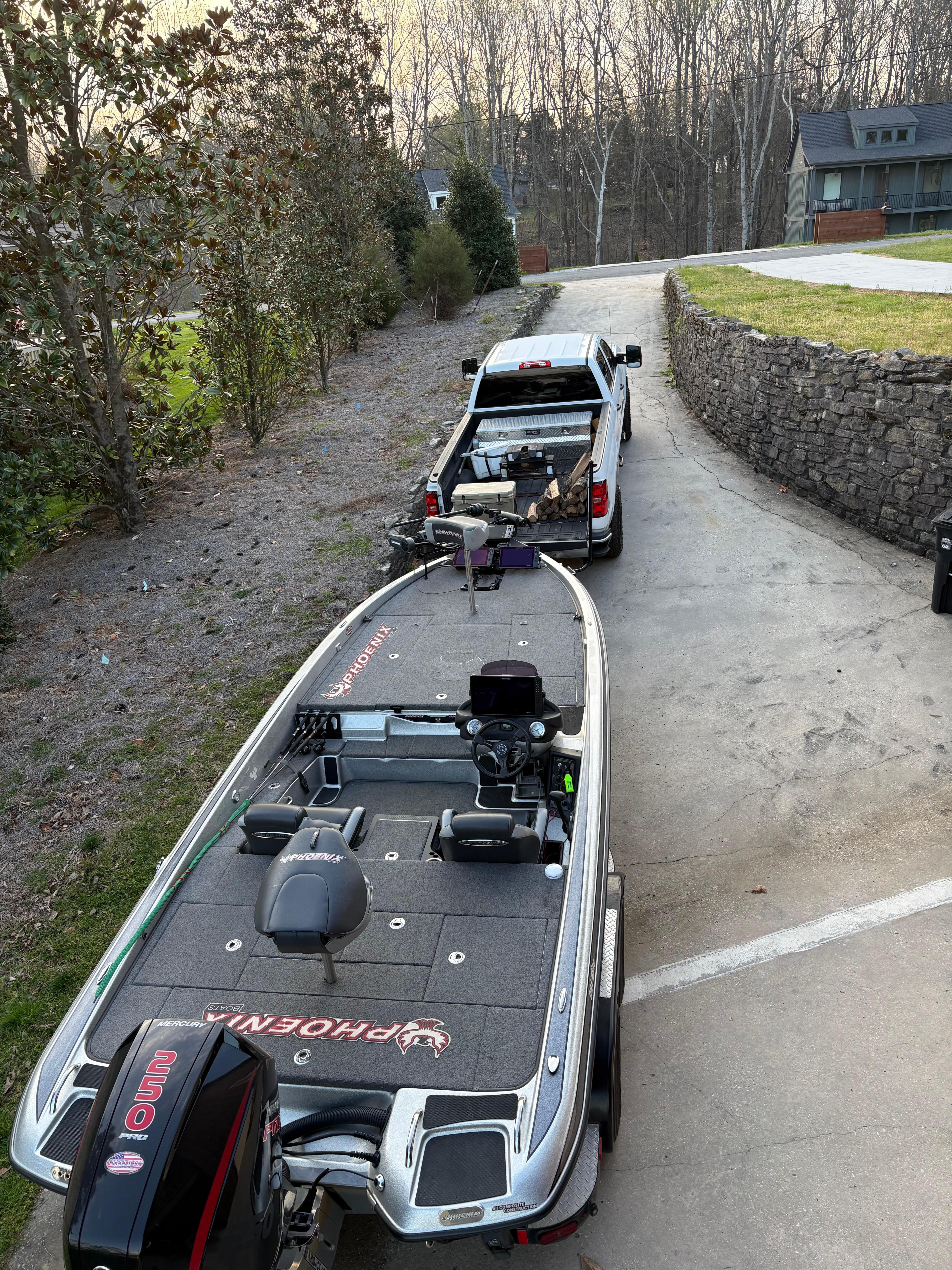 Plenty of room to bring the boat. 