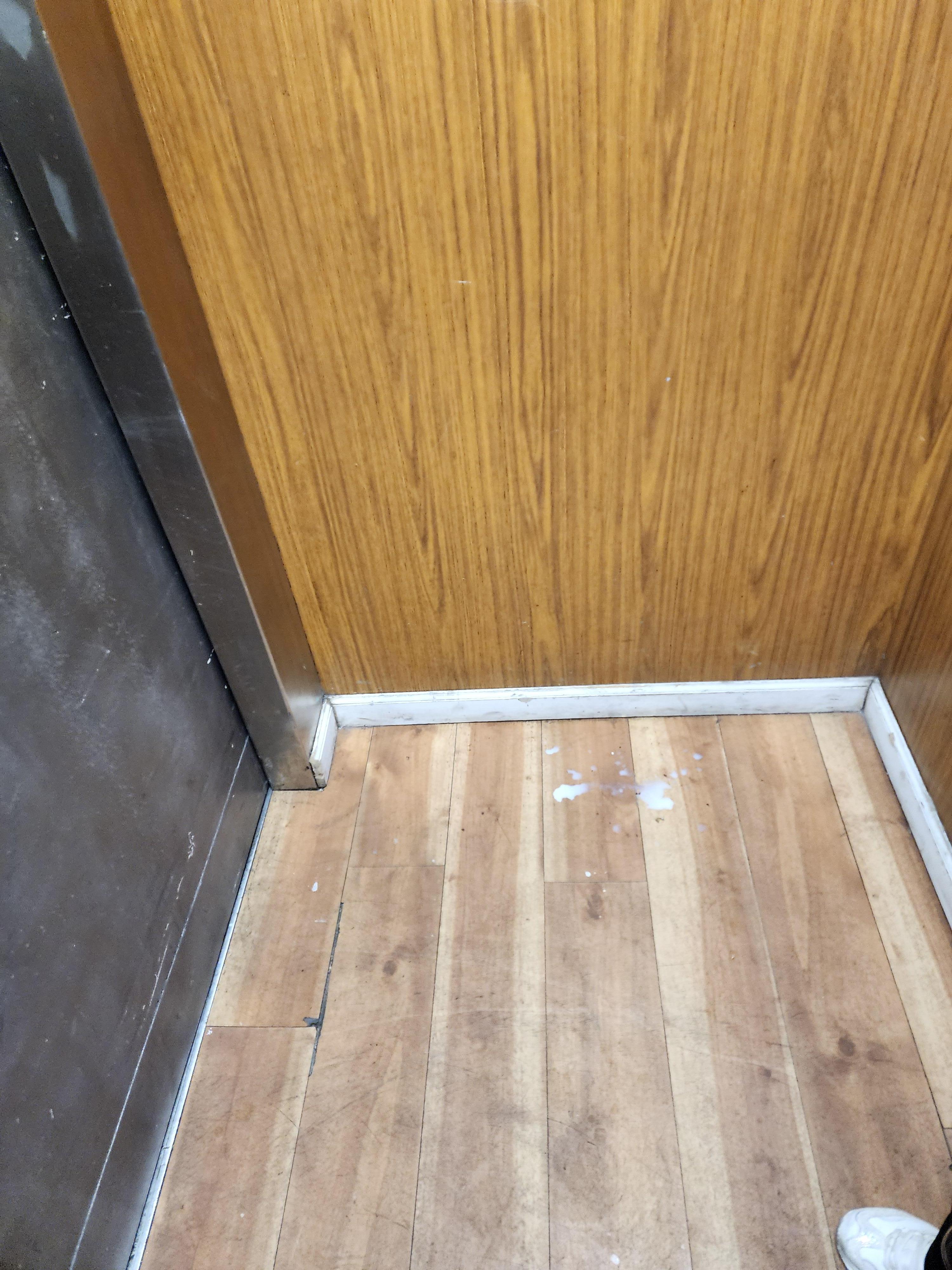 Elevator floor