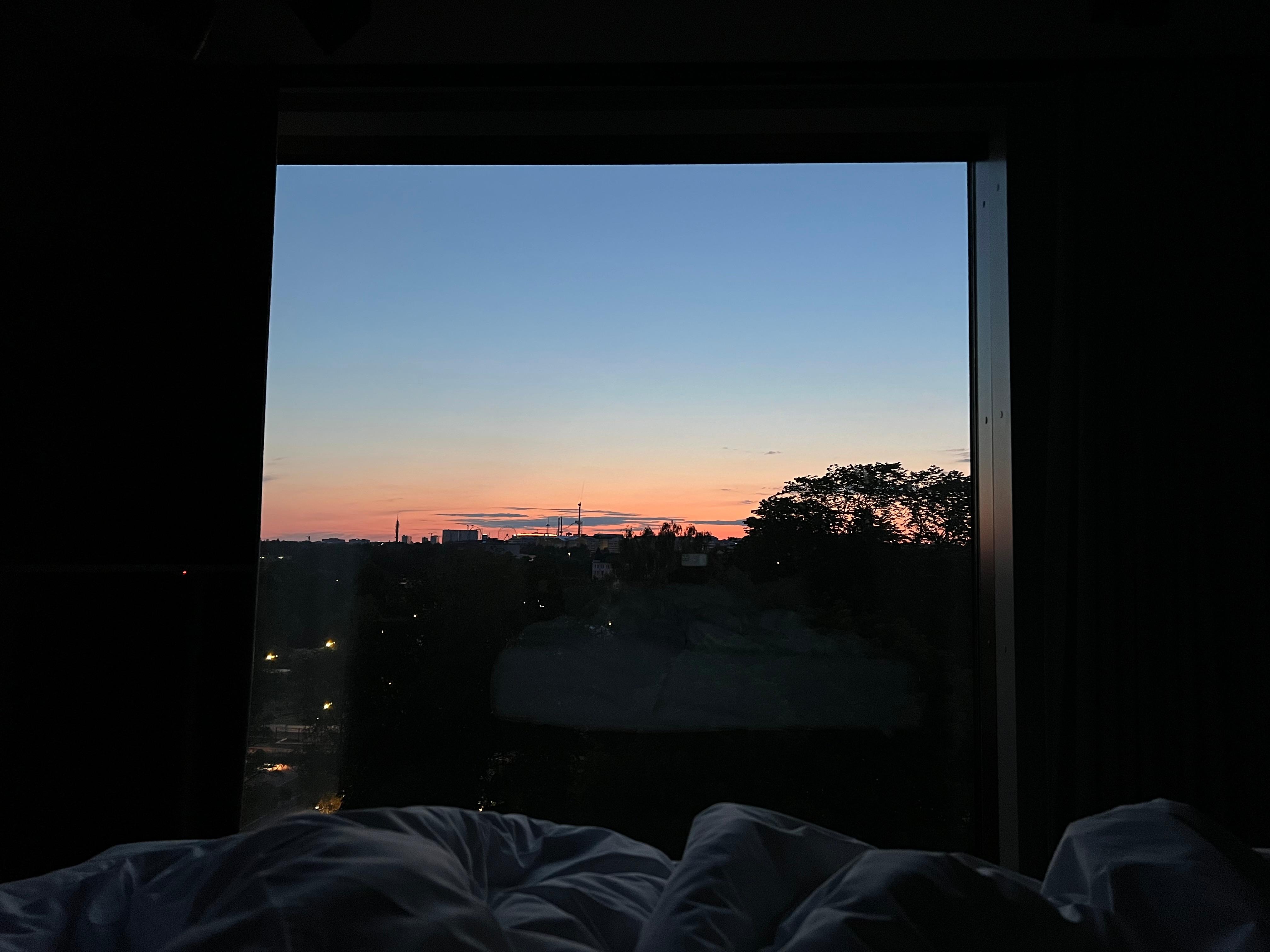 深夜2時の様子。ベッドからのこの眺望に感動しました。