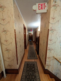 Hallway. There is a bookcase with novels in English and French