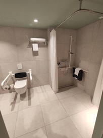 Wheel-in shower.