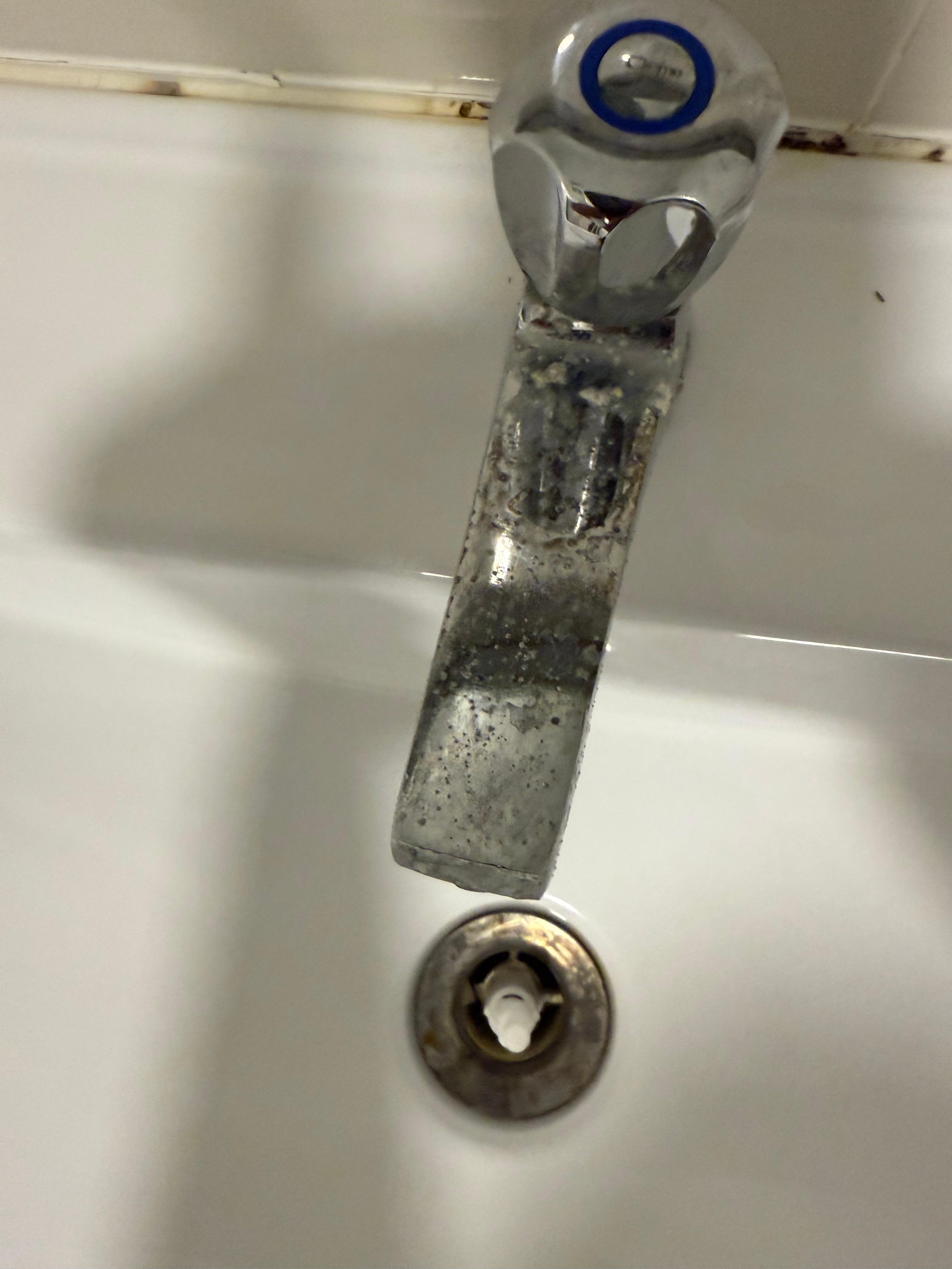  Bathroom sink water handle 