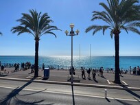 Auch die Promenade ist zu Fuß erreichbar :)