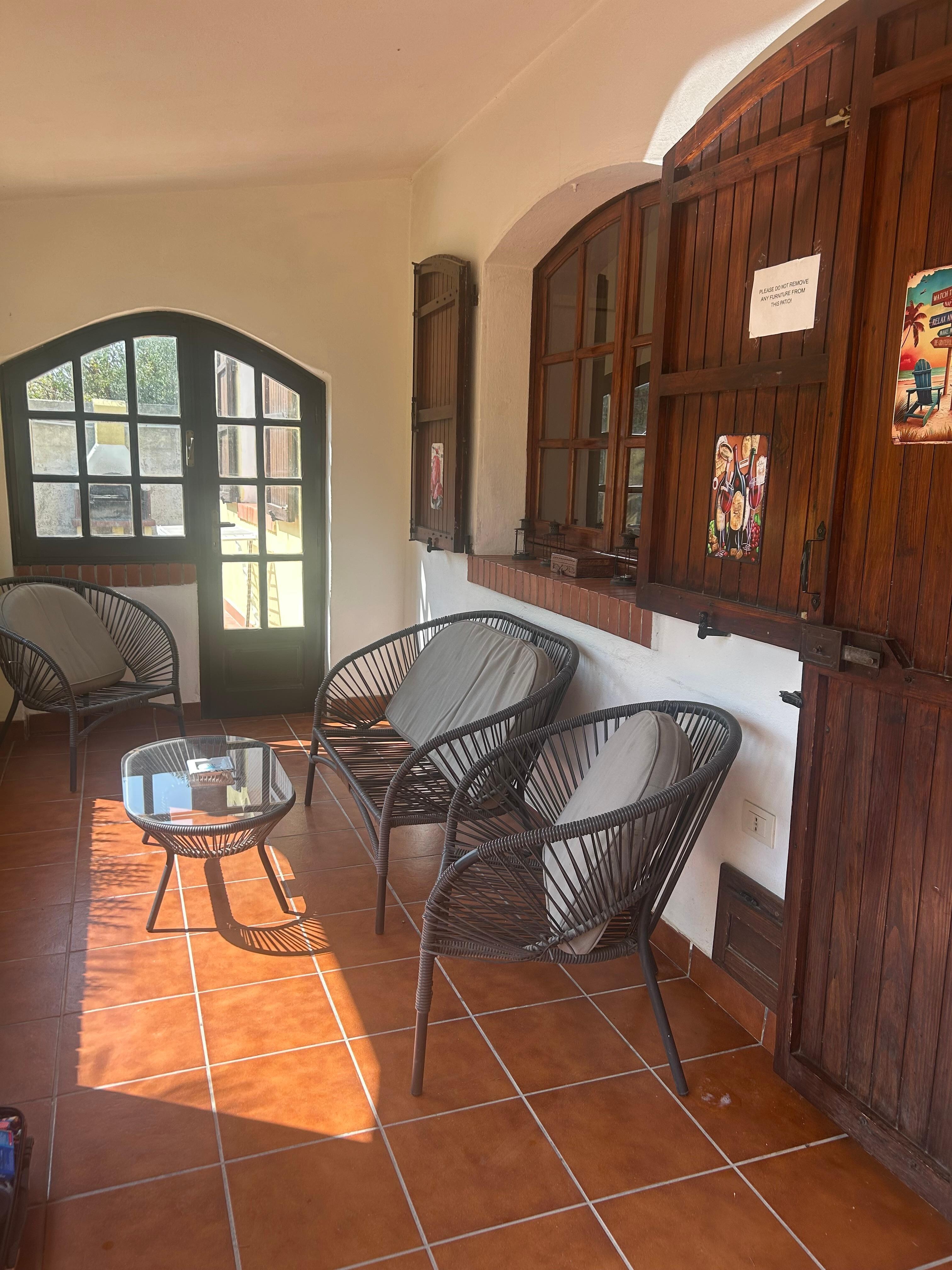 Patio mit Sitzmöglichkeit 