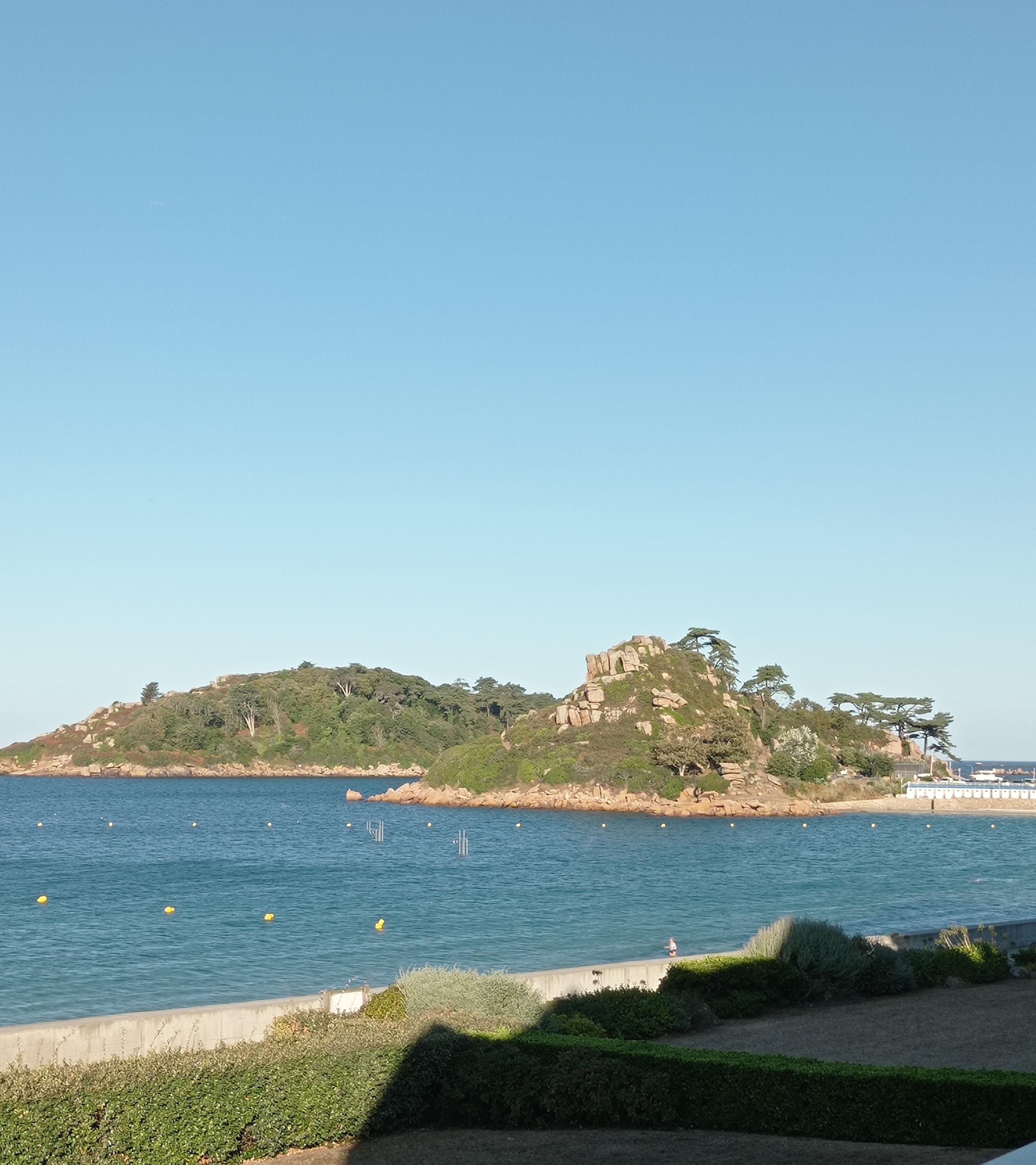 Vue de l'appartement sur le castel et l'île millau