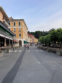 Dining and shopping just steps away!