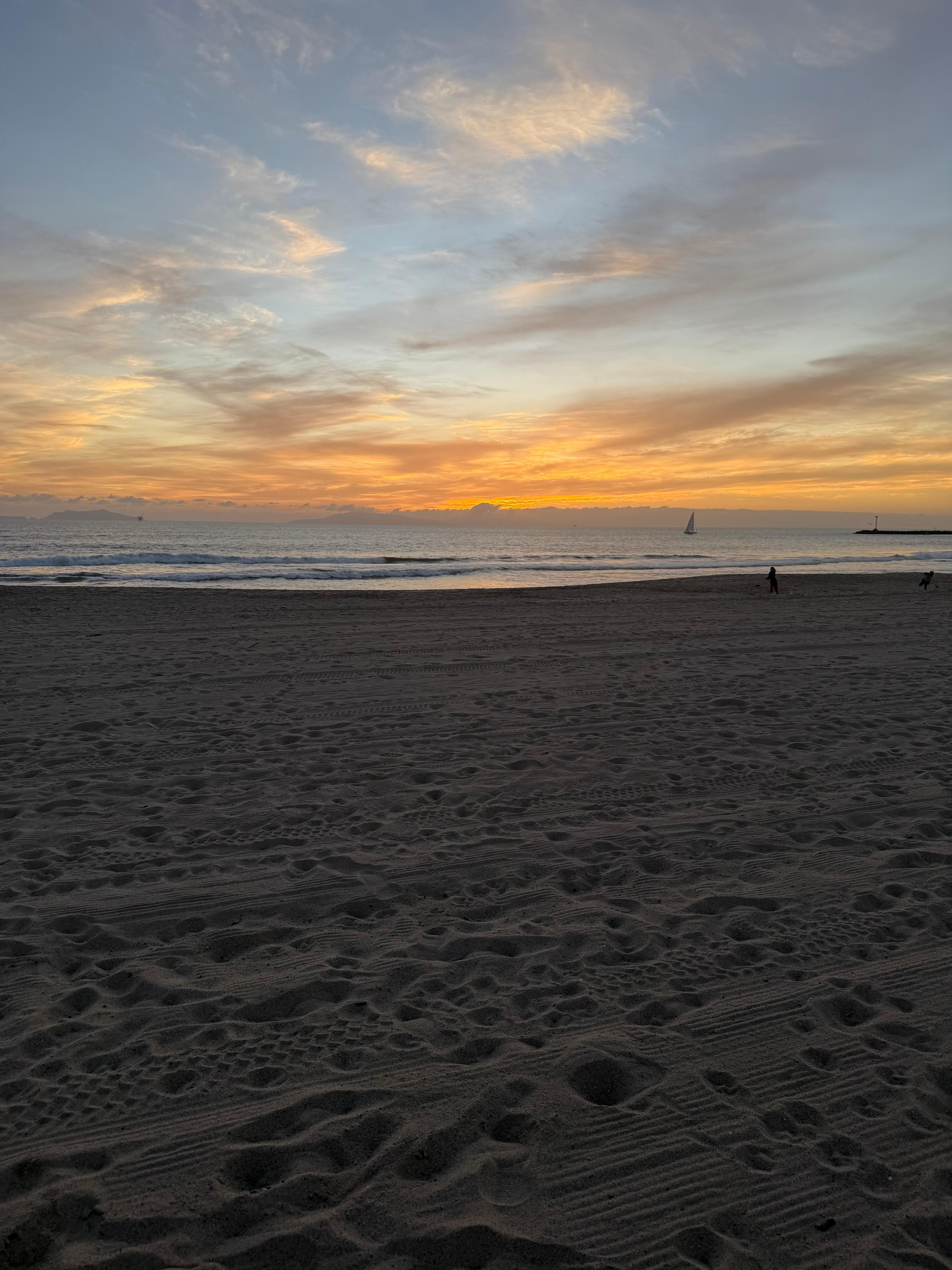 Awesome sunsets and short walk to the beach 