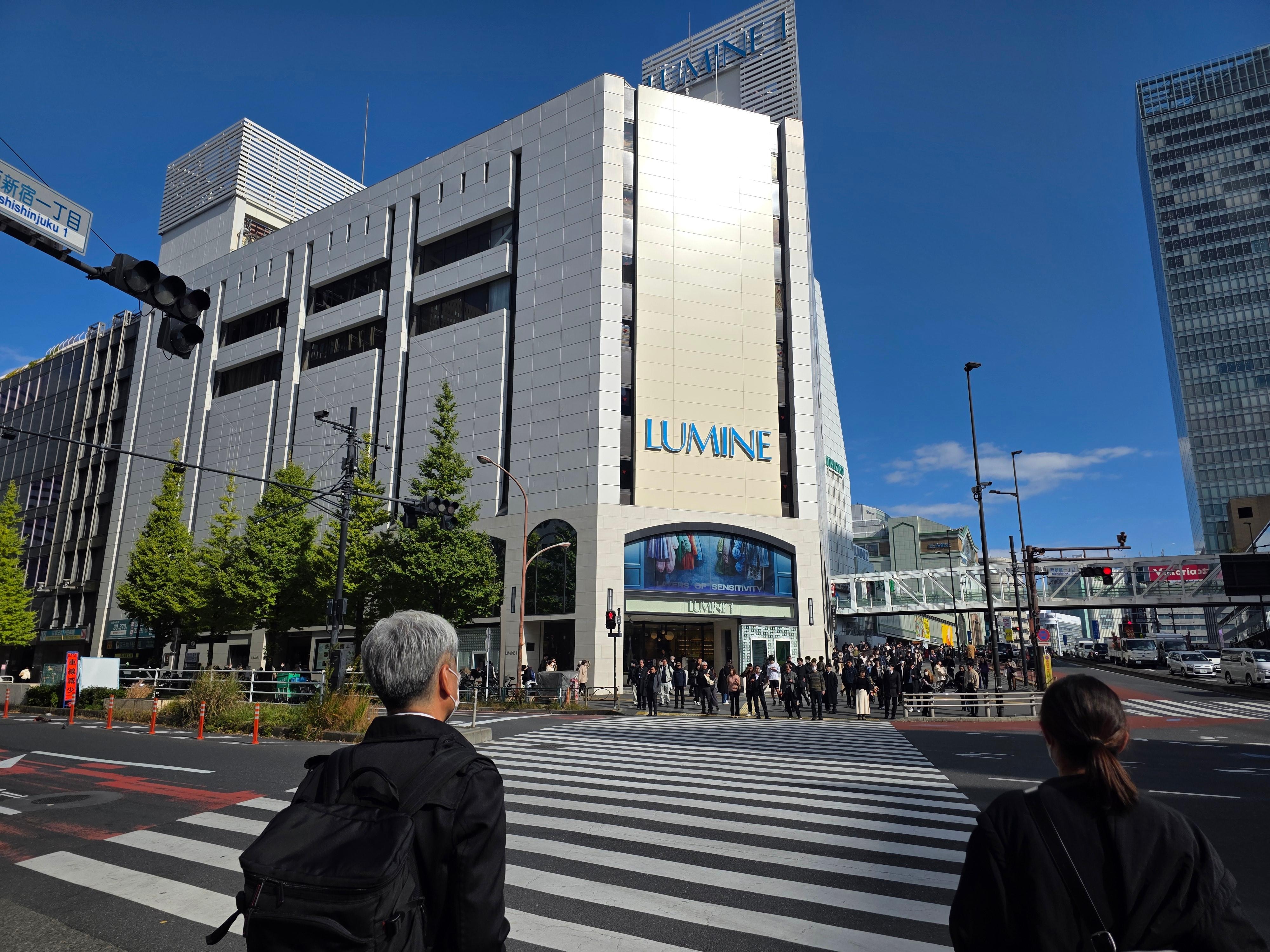 Huge department stores (sites 1& 2), just 5 mins walking distance from the Sunroute hotel.