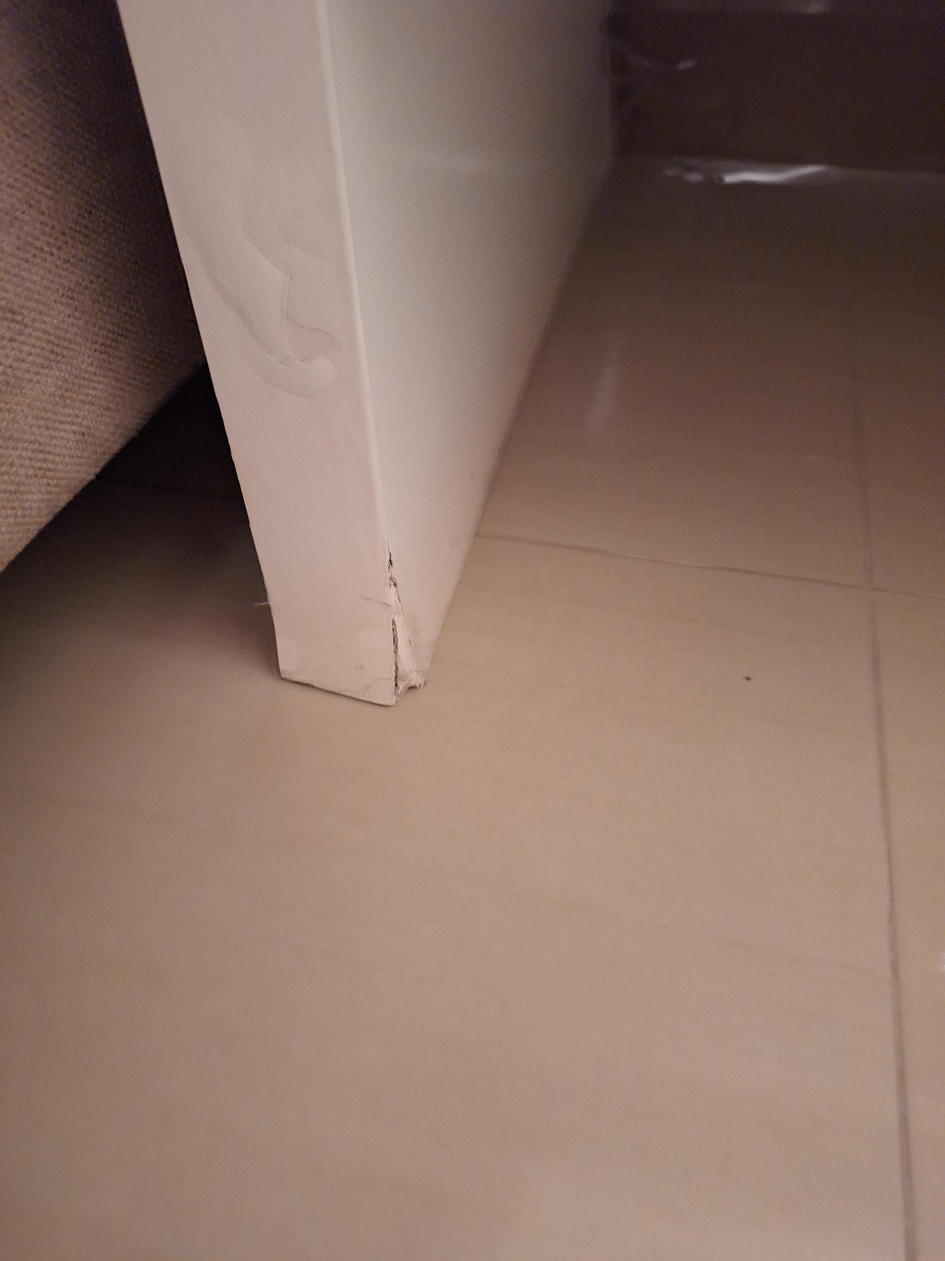 Schrank aufgequollen