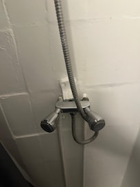 Mold and gross in bathroom