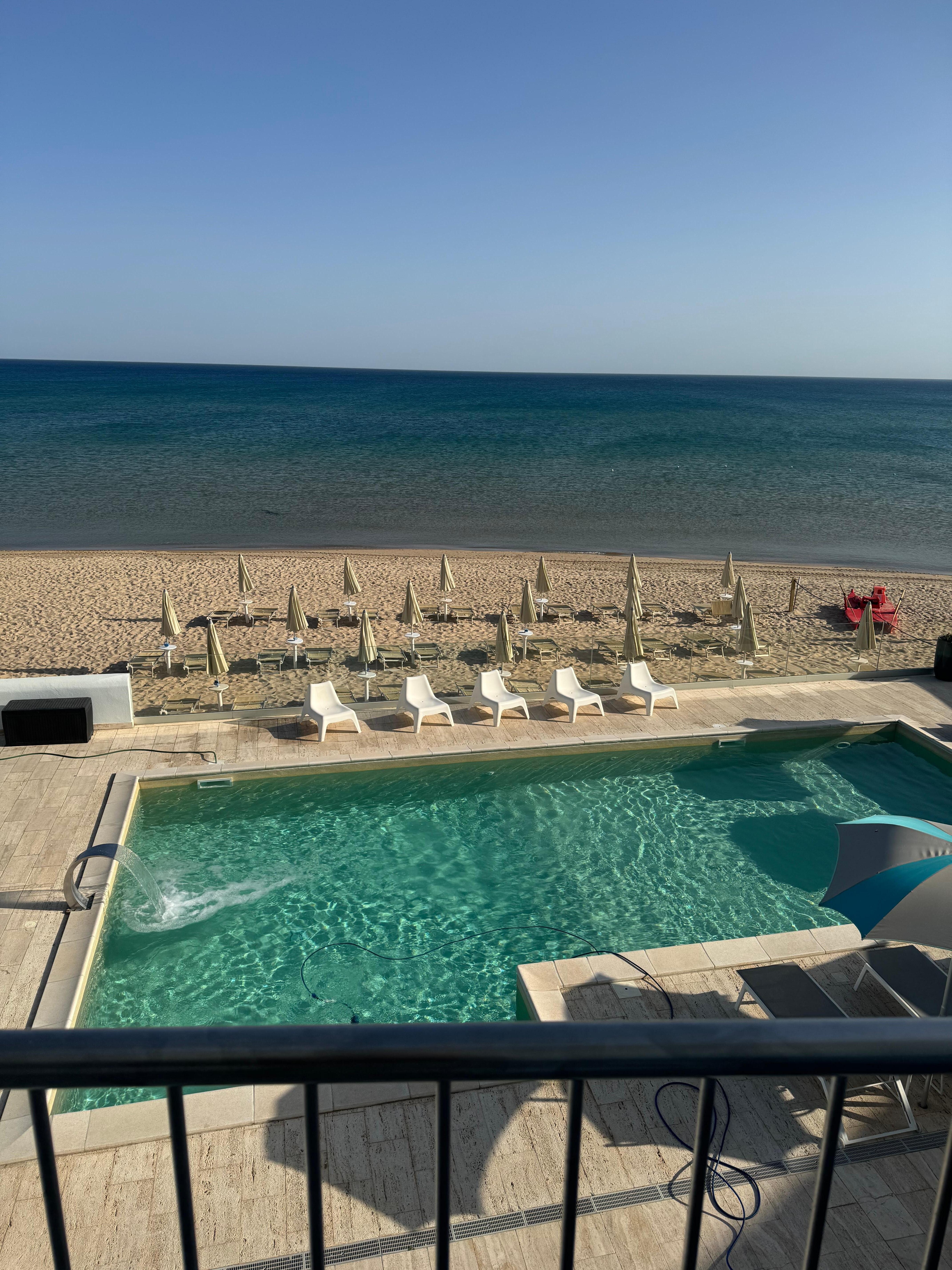 Blick vom Balkon auf das Meer 