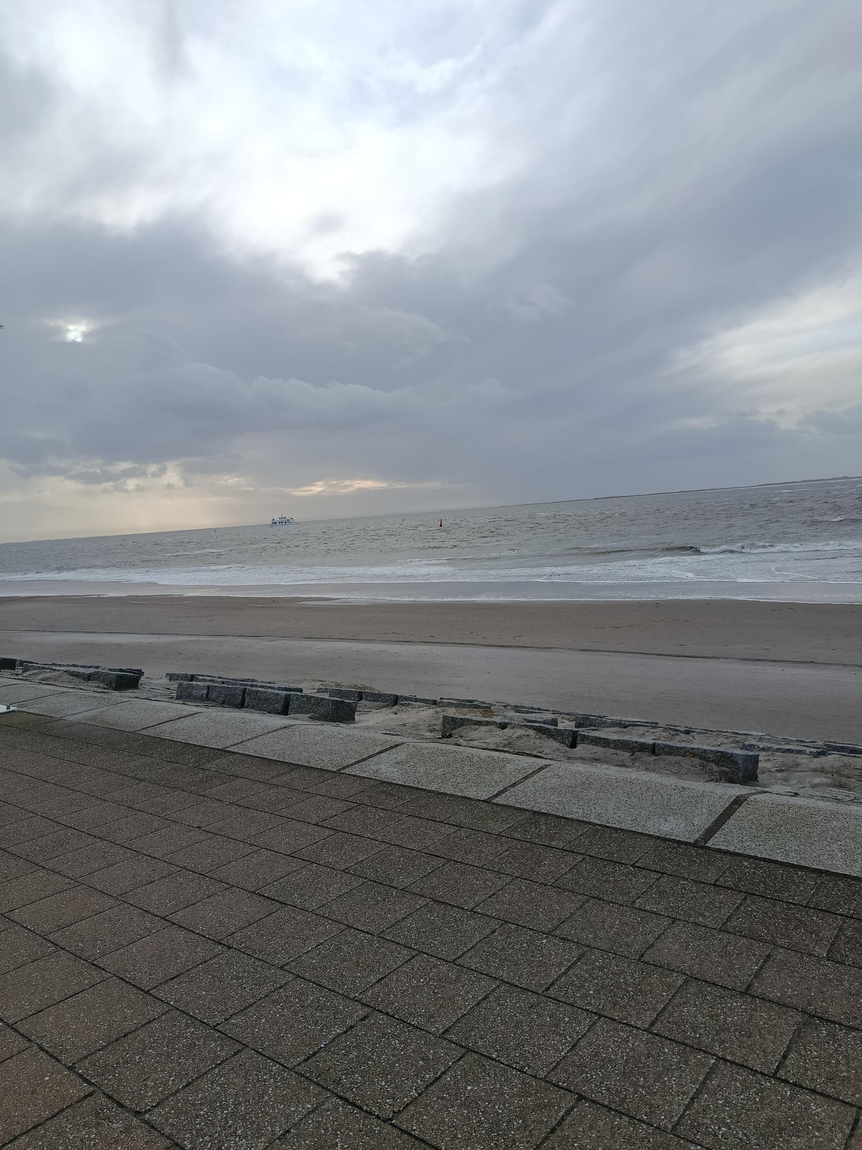Am Strand ,zu erreichen durch die Dünen!