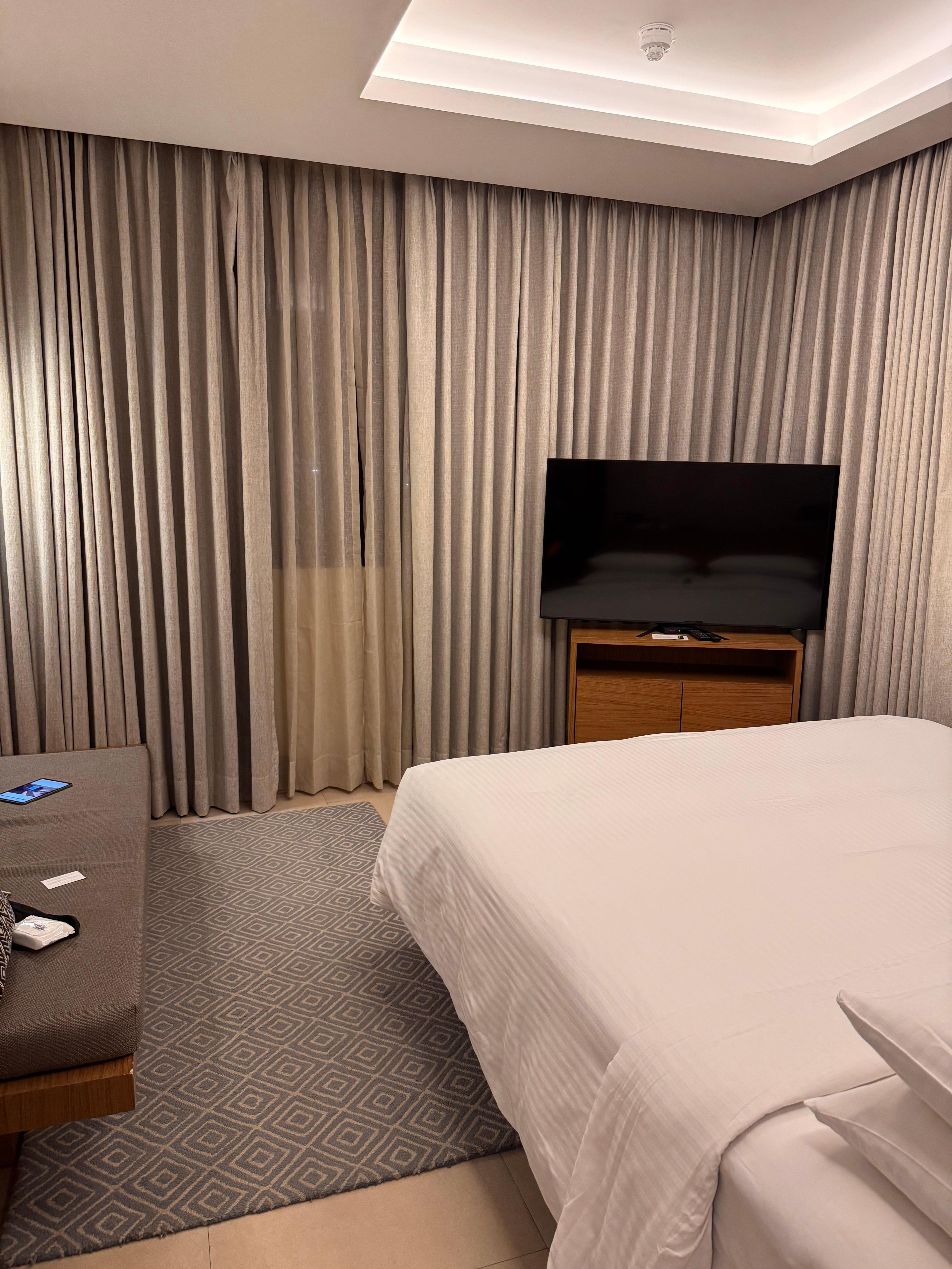 ベッドルームの両側に窓がありました。