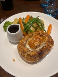 Chicken and mushroom pie